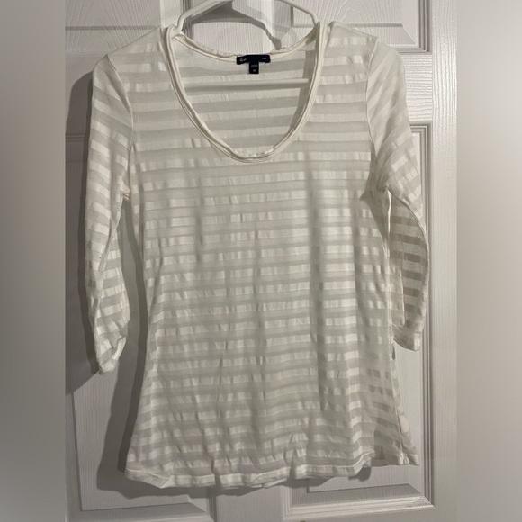 Gap 3/4 Sleeve Top - Picture 3 of 5